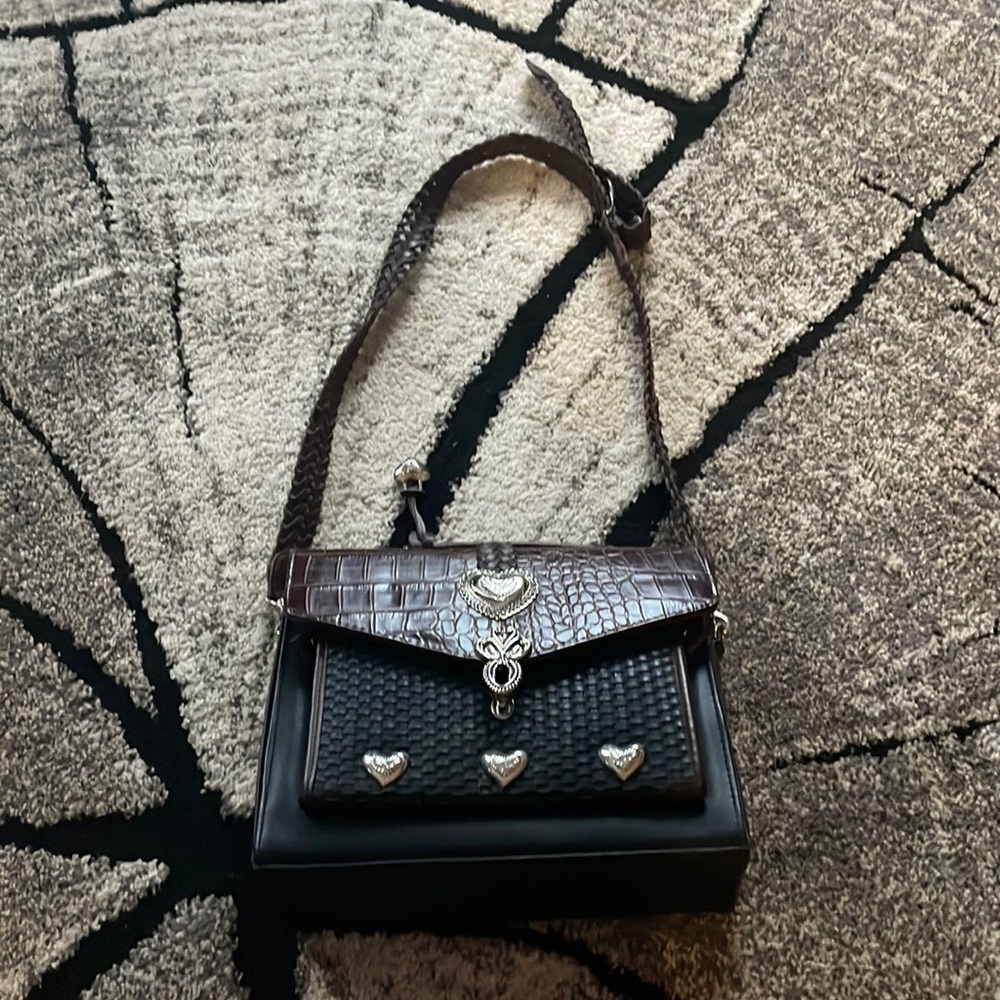 Leather handbag with organization pocket.